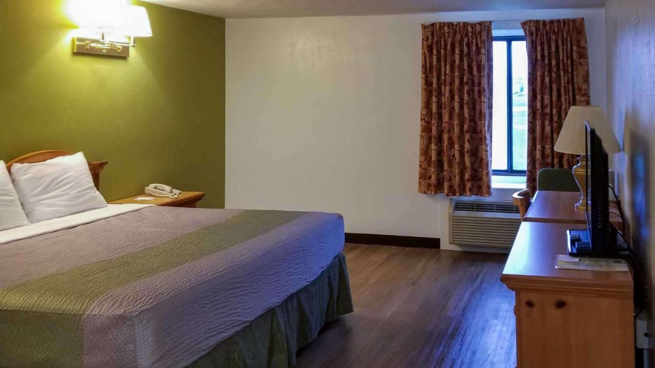 Hotel Oriskany Exterior photo