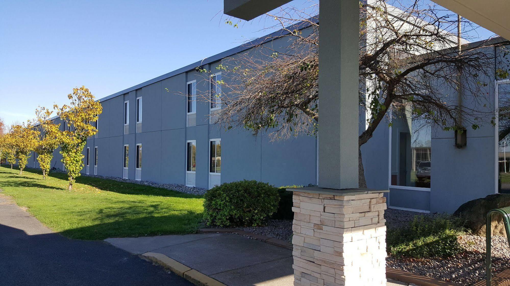Hotel Oriskany Exterior photo